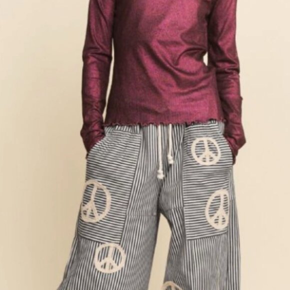 DD1  Black Davi &Dani Pinstripe Palazzo Peace Sign Pants - Picture 2 of 8